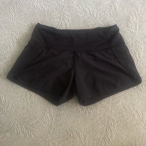 Lulu Lemon Run Times Short II 4” size 4 black